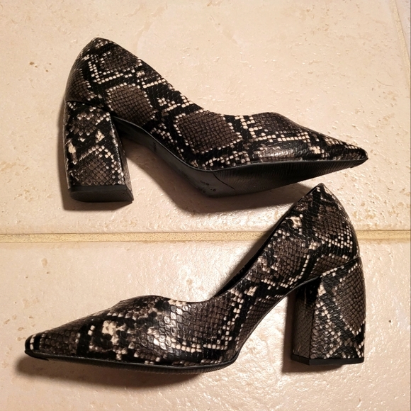 Snake print high heels - Picture 1 of 5